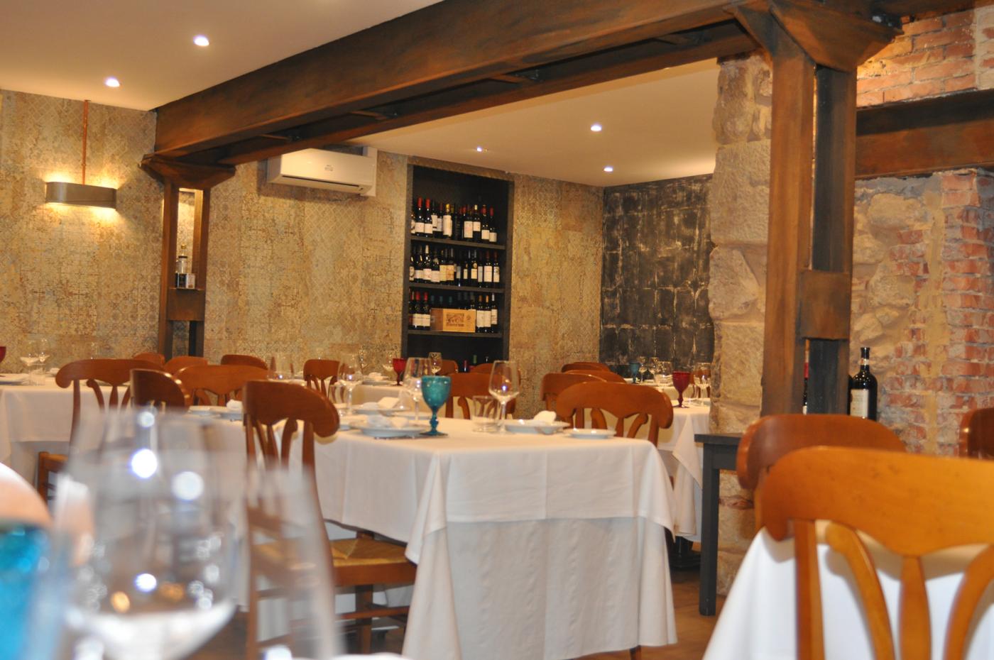 Restaurante Casa Augusto Arranz: Vista interior y decoración del Restaurante
